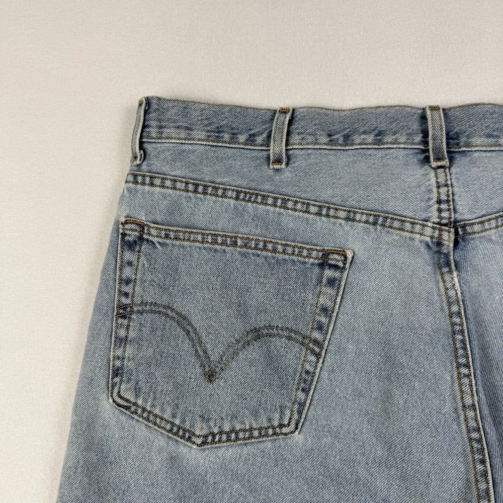 Vintage Levis 505 Mens Shorts Size 42 Distressed Light‎ Wash Blue Denim Sm Flaw